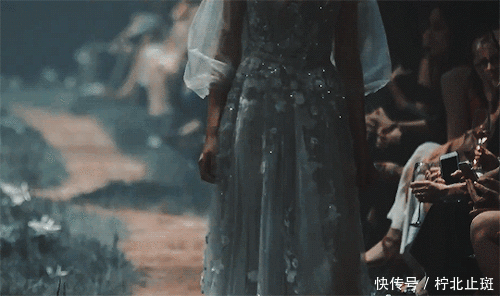 『春天』听说,春天跟碎花裙更配,气质绝佳!