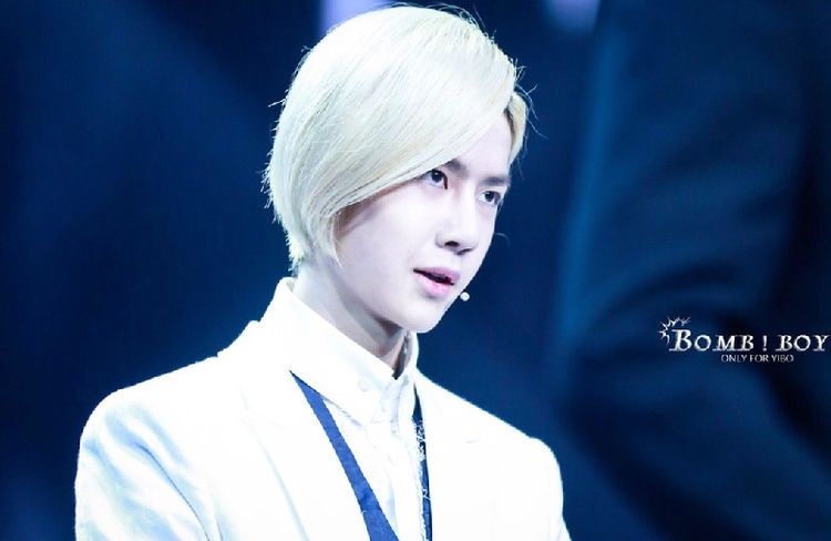  【拉链】王一博拍画报拉链成为焦点，粉丝们认真反省：对不起