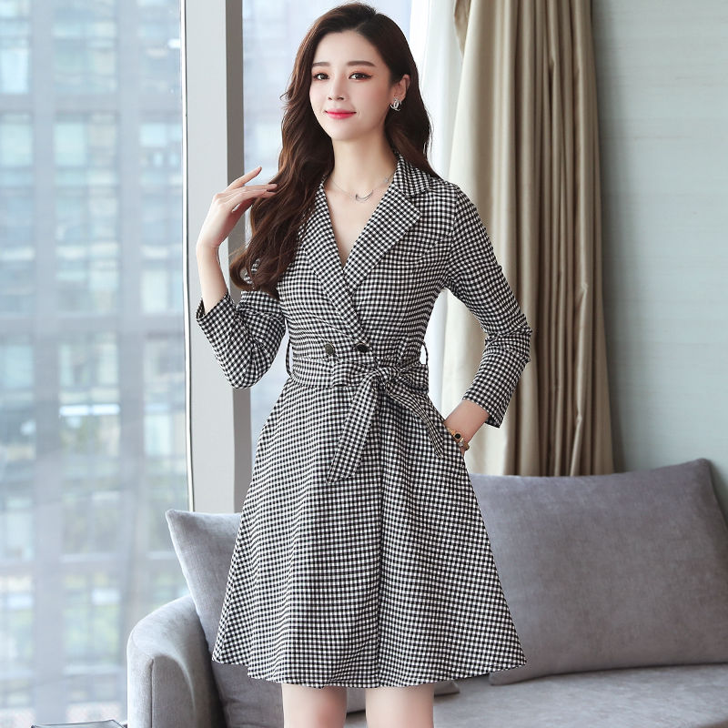 我只告诉你，今秋流行这样穿女裙，瞧下面这几款，果然真心美