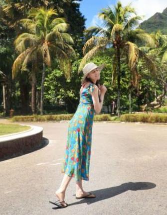 迪丽热巴在高跟鞋里穿冬袜，尬到窒息，确定不是一个假人？