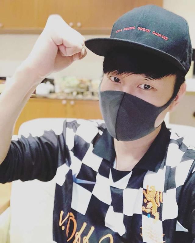 除了 Supreme 弹珠机还有什么？JJ 林俊杰近期上身潮物汇总