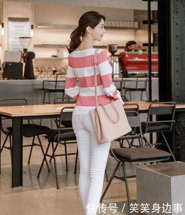  #味儿#牛仔裤展现女性的自信穿搭，让你身姿妙曼显温柔女人味儿