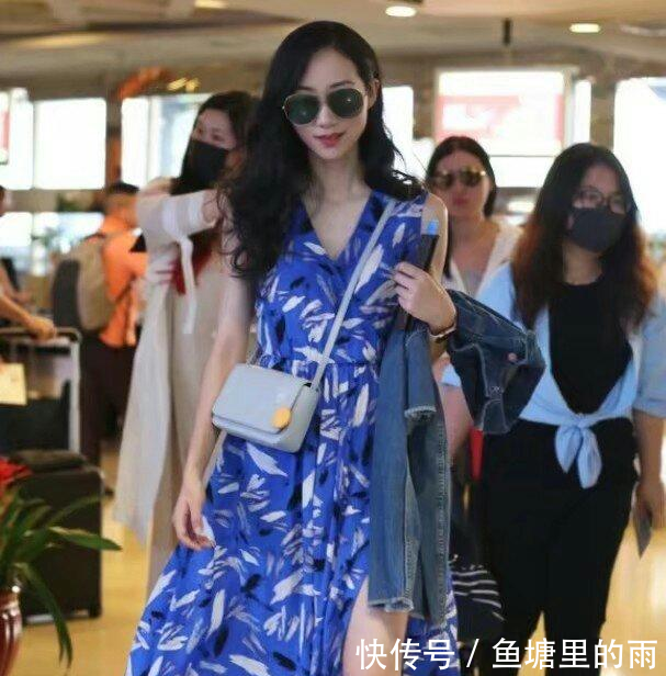 韩雪身穿开叉裙大秀美腿, 网友 不怕走光吗