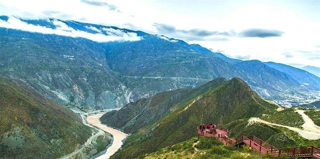 中国西南部最大火车站，拥有29个站台面，不在成都，是你家乡吗