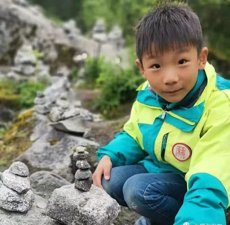 8岁男孩四川海螺沟景区失联6天 搜寻仍在进行