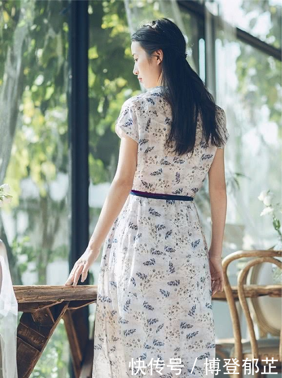 『摄影』舒服耐看的苎麻连衣裙,让你穿出知性优雅,为你摄影简约风尚