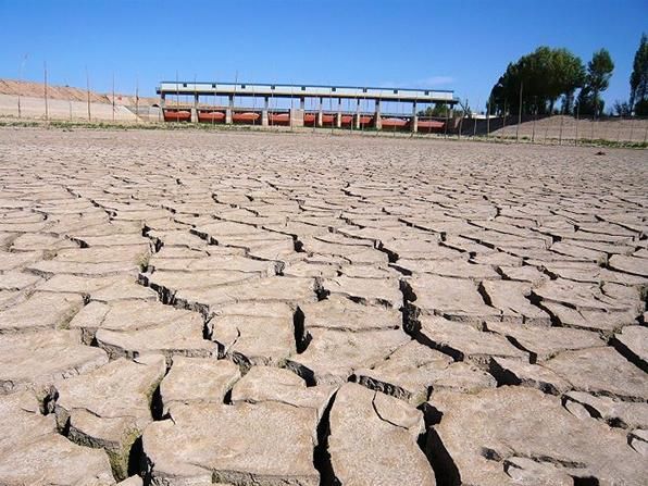 25万人耗费40年时间，建成中国又一超级工程，亚洲最大沙漠水库