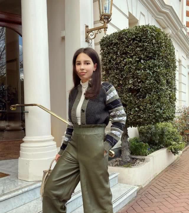  『从来不』乌克兰亿万富豪干金，相貌妖艳穿衣风格又高，从来不炫耀却喜爱炫穿衣搭配