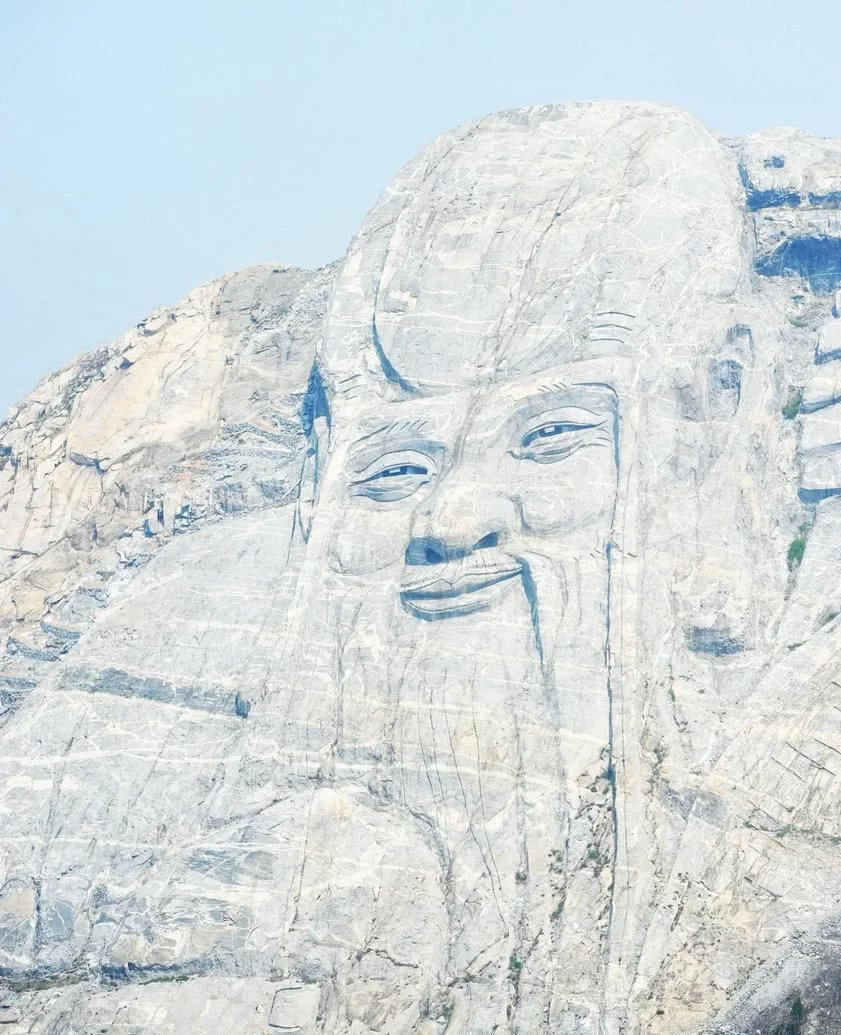 世界最大“山体”大佛在中国, 鼻孔是山洞, 比乐山大佛大3倍!