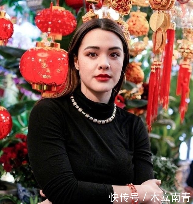  凹凸感@钟丽缇大女儿发育太过火！21岁身材直追妈妈，毛衣也遮不住凹凸感