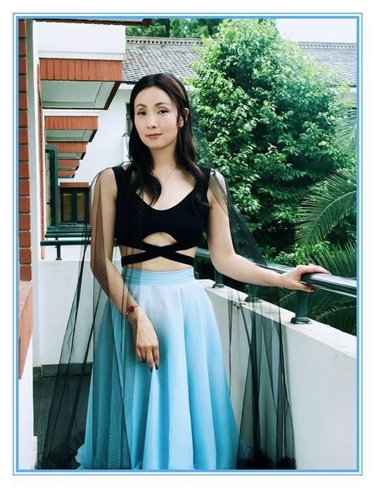 陶虹是46岁，宁静也是46岁，二人同框，差距竟如此尴尬？