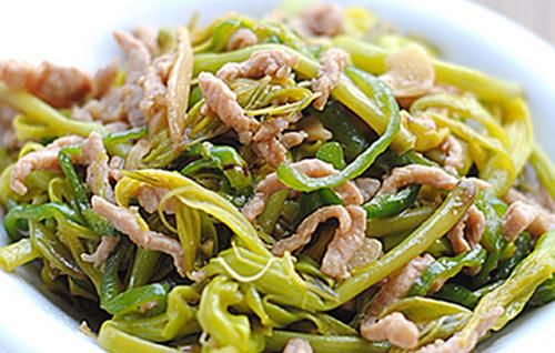 「忘忧草」皮肤差吃“忘忧草”,排毒养颜,淡化色斑,减少皱纹,多吃也不胖