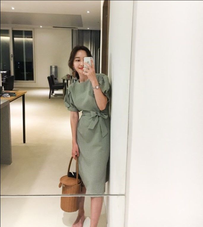 小姐姐还在犹豫穿什么，别犹豫了看看下面，在犹豫过冬了