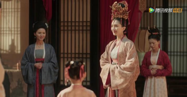  『珍珠』丹姝不愧是皇后，珍珠妆这一处的细节显示位份，张妼晗也不敢造次