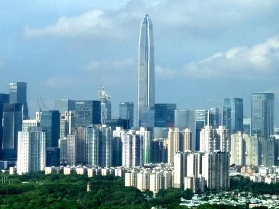 华南第一摩天楼，直入云霄，它的副楼也很气派！