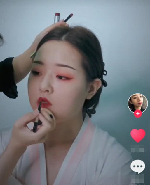 美女妆后秒变“杨贵妃”，网友:化妆术不愧是四大邪术之首!