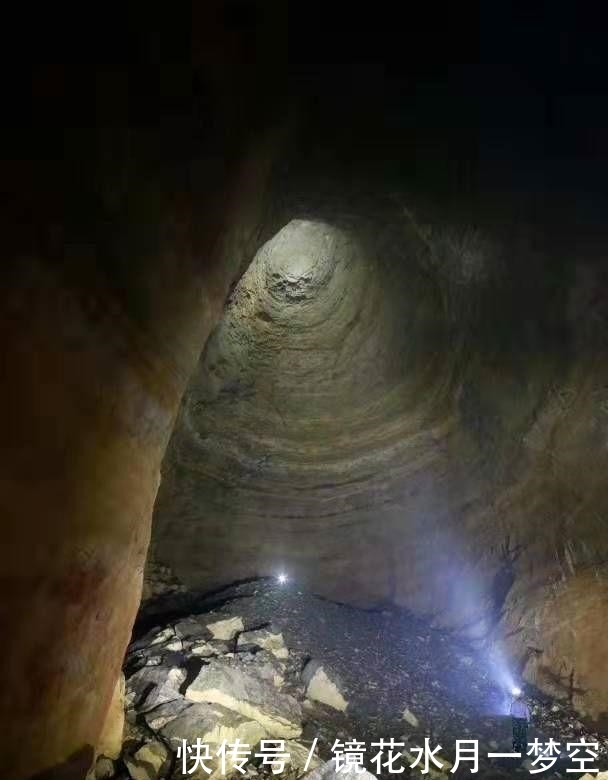 昨天，利川发现一个超级大溶洞，洞中有山、有河……