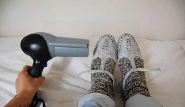 新买的鞋子里滴2滴白酒,让你从此告别磨脚,真的很实用