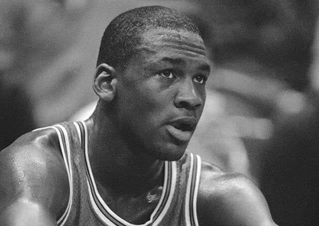  『球鞋』真相找到了！AJ 这么火都是因为他！不认识可以告别球鞋圈了……