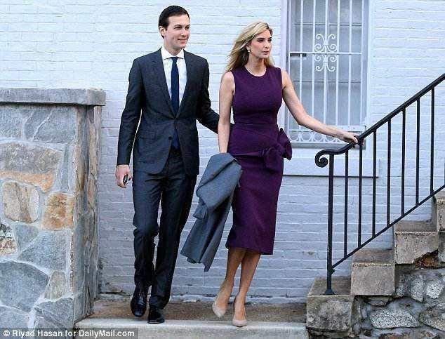 37岁伊万卡穿价值1万6蓝色波点裙竟如此少女，真看不出生过三个娃