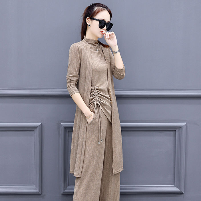 没想到一不小心发现:”薄秋裙”，竟比旗袍还洋气，美的优雅动人