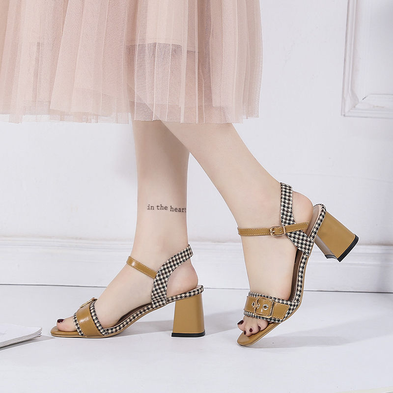 女人想要美丽还是要穿高跟鞋，一口气给老婆买5双!乐开花的节奏