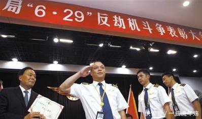 飞机上的水千万別喝!8个空姐跟机长不想让你知道的秘密