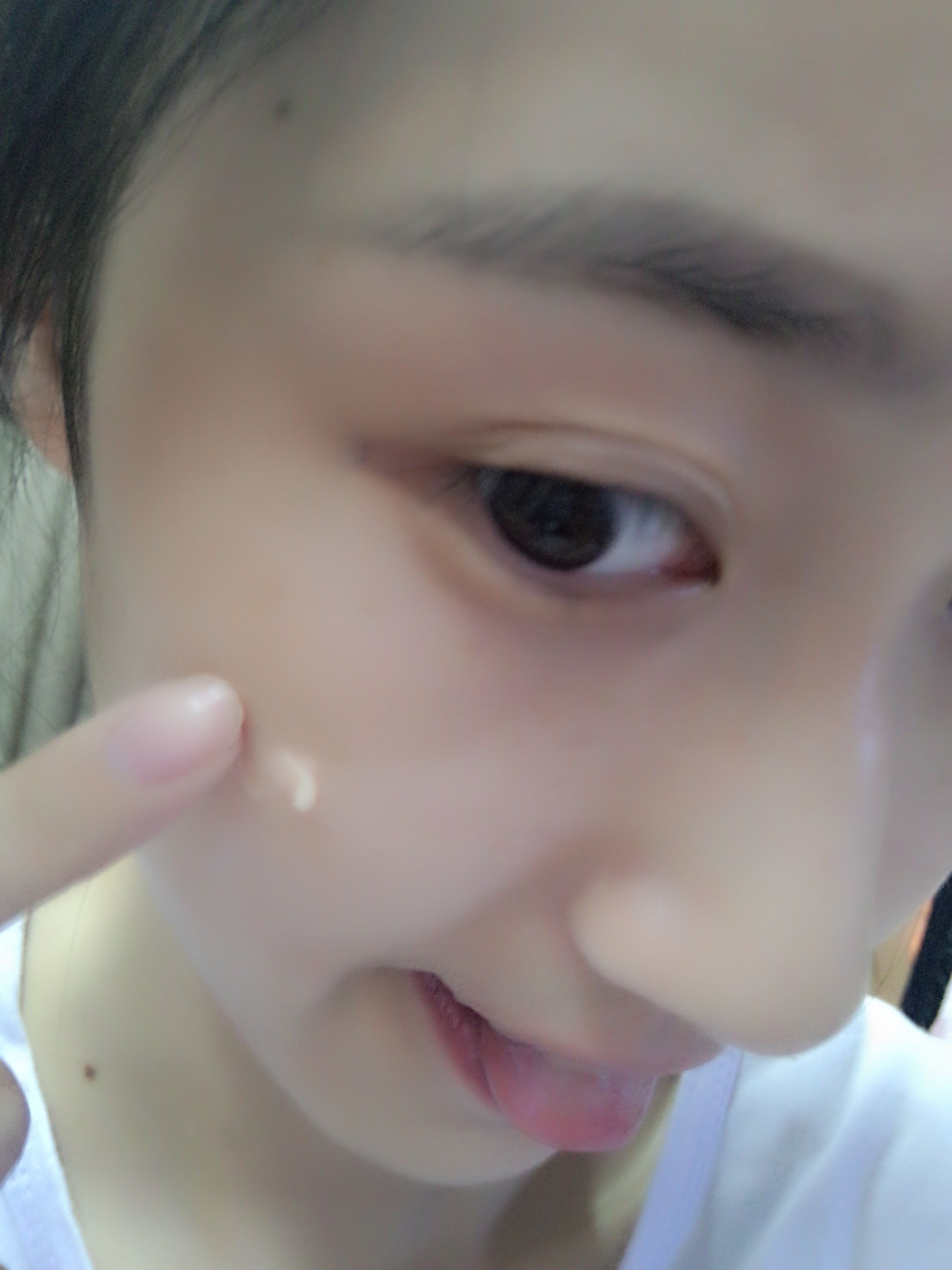 小药铺不易被发现的小药膏，每晚脸上抹一点，满满都是胶原蛋白