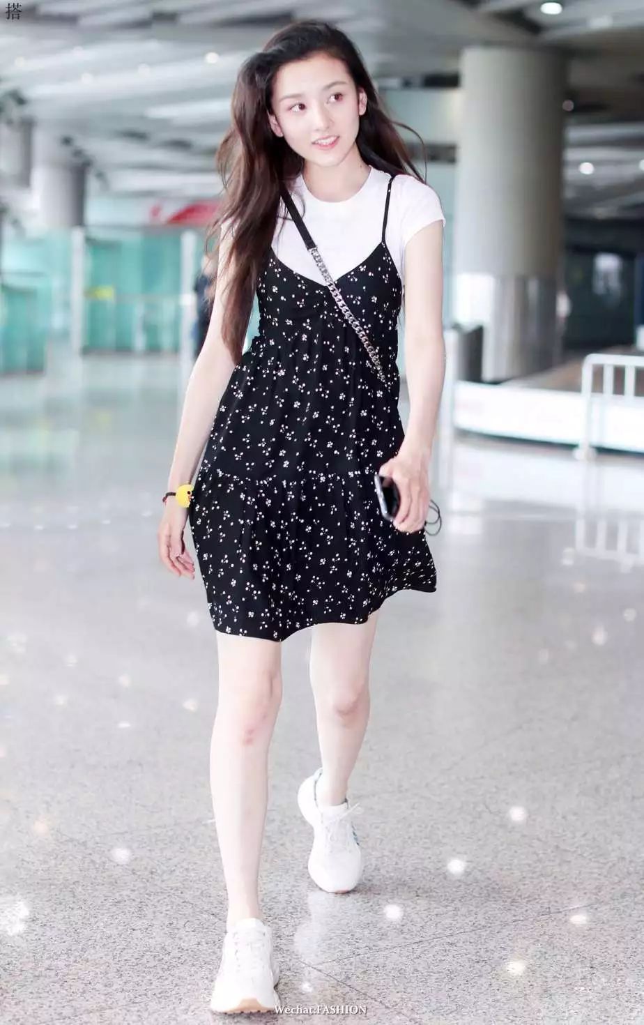 明星 | 孟美岐机场大玩“下半身失踪” 韩雪太会穿献上我的膝盖