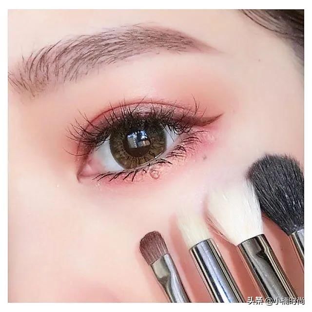 『最简单』眼妆初学者必看!双色眼影画法教学,两色眼影原来有4种画法