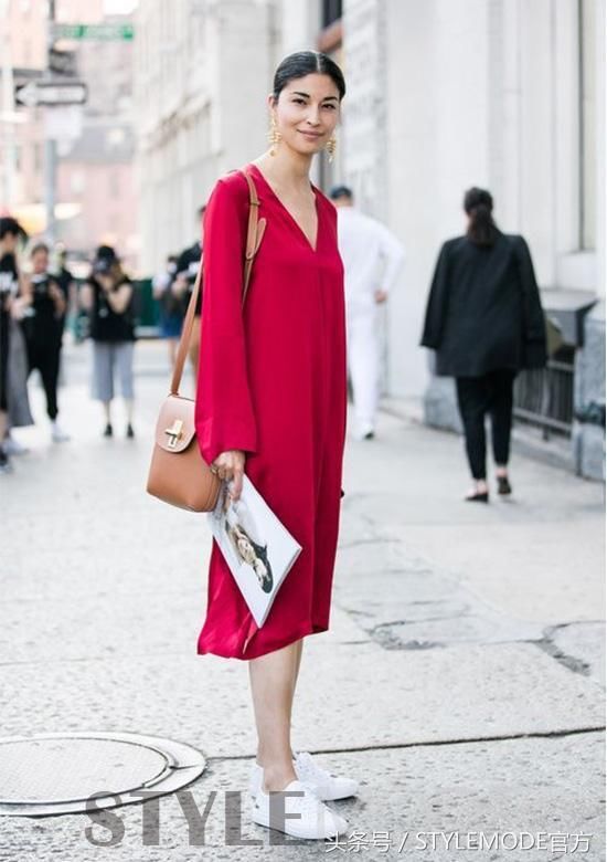 It Girl钟小姐亲自示范：这么穿帆布鞋最好看！