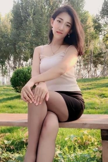 『气质』潮流小姐姐明艳端庄,简单又显清新,彰显御姐魅力!