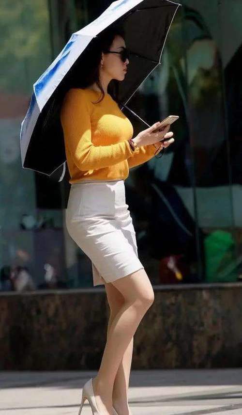 街拍: 好看身材千篇一律, 有趣的灵魂400多斤！