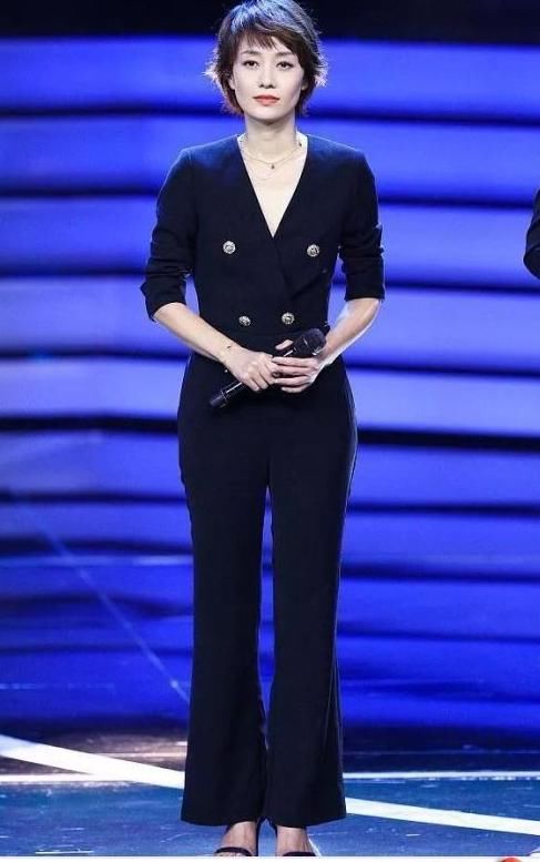 当马伊琍和俞飞鸿同穿连体裤，终于见识了高级脸的最高级形式！