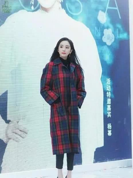 杨幂不走寻常路,裤子烂的很彻底!网友:真想帮你把下半截剪掉