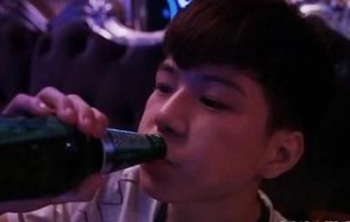 记得：还记得《变形计》杨桐吗？曾经觉得不起眼，今加入男团帅到不敢认