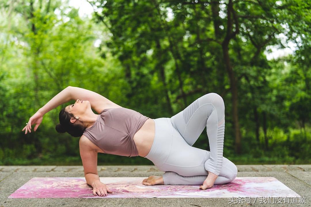 135斤的辣妈练习瑜伽，丰腴却不油腻，气场满满好似女王