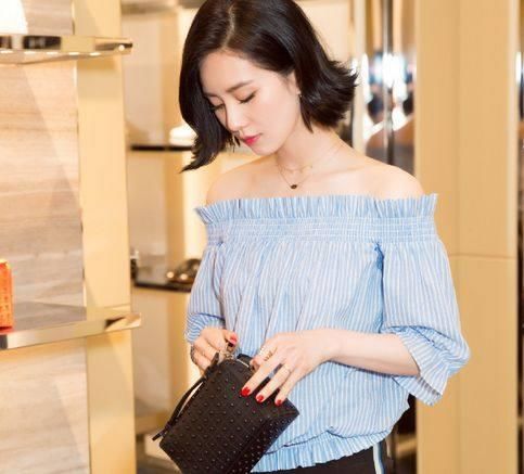 刘诗诗的“天鹅颈”，赵丽颖的优雅，女明星的露肩装少女又仙气