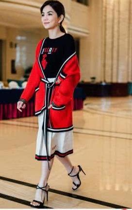 Ella为增高豁出去了，脚活生生被挤到畸形，网友：心疼她的小脚趾