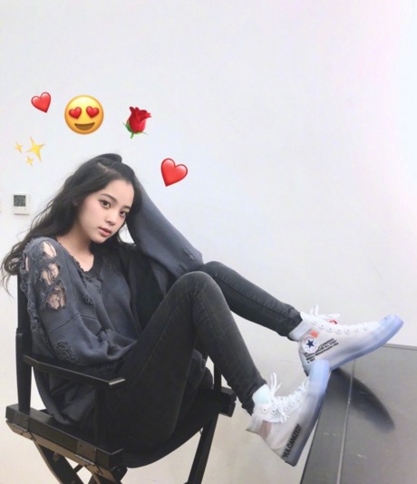 看《天坑鹰猎》，帮王俊凯挑选女朋友