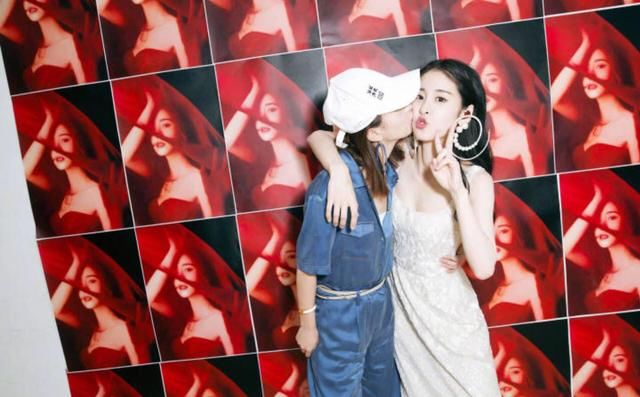 张碧晨赵丽颖同框，前者忒仙女，后者帅的有点圈粉