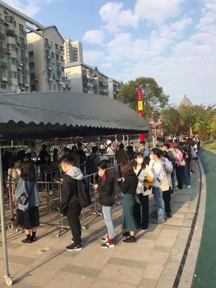 「地铁」图集|地铁里的广州人
