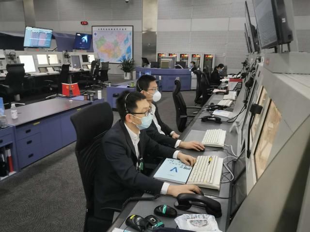  「提前」生死时速！刚刚，支援湖北医疗队航班提前12分钟落地