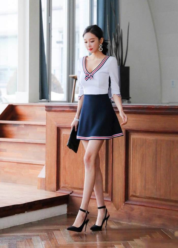 裙装美女微微一笑, 魅力瞬间绽放