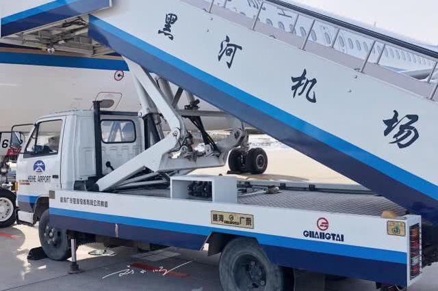 中国最冷的机场之一，零下30度需要步行上飞机，南方游客都傻了