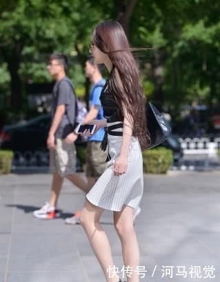  『气质』黑色吊带搭配西装裙有多帅？有种又有气质又时尚的美女！