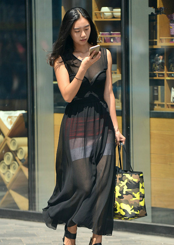 街拍：清新性感气质优雅的小姐姐，身姿曼妙魅力十足！