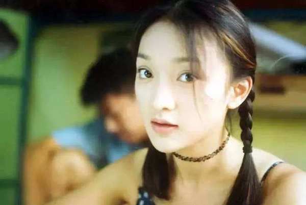 周迅被戏称为＂从十岁起就开始抽烟的如懿＂?但再出戏的大烟嗓也