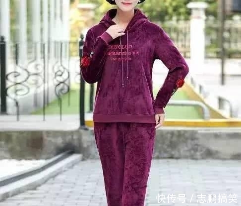  『时间』女人不想把时间浪费在搭配上，就选时髦套装，简单一身就能出门