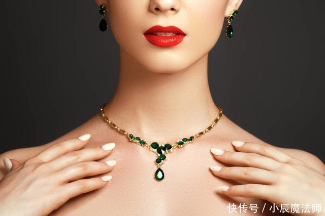  「气质」女人的不同年龄段戴什么首饰比较适合？（建议直接收藏！）